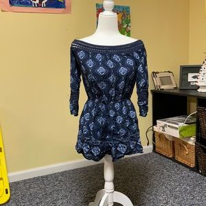 Hollister jumper small